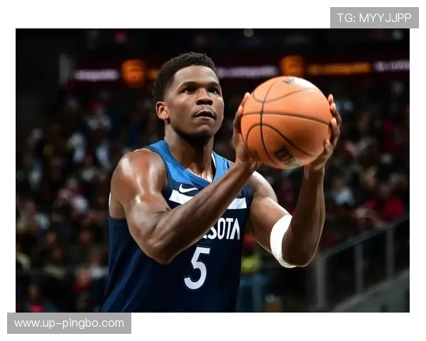 爱德华兹无球跑动拉开空间，主导森林狼进攻体系